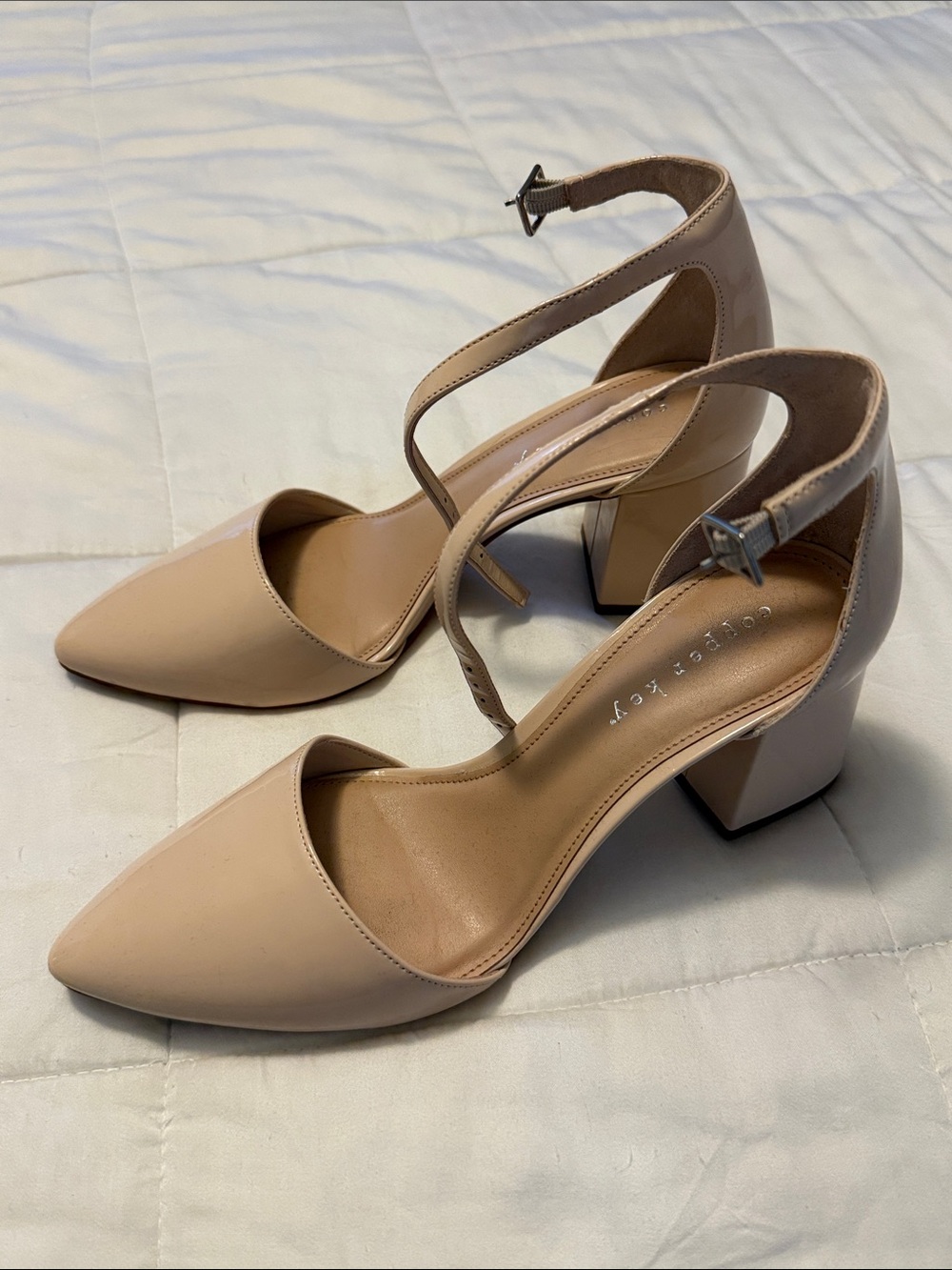 Pointed Toe Ankle-Strap Block Heel Pumps in nude size 7